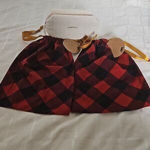 Roots Bundle Of 2 Drawstring Gift Bag & Makeup Bag Small Red/ Black